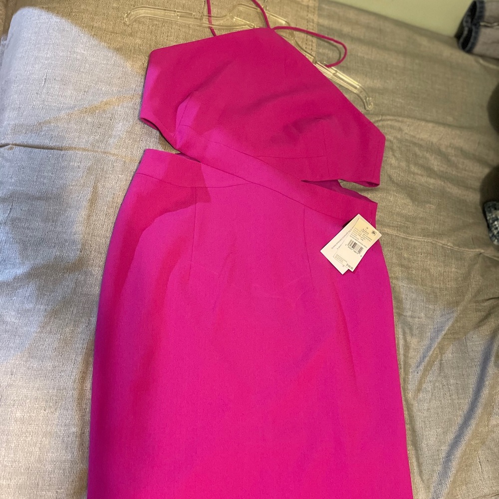 I’m selling a dress!